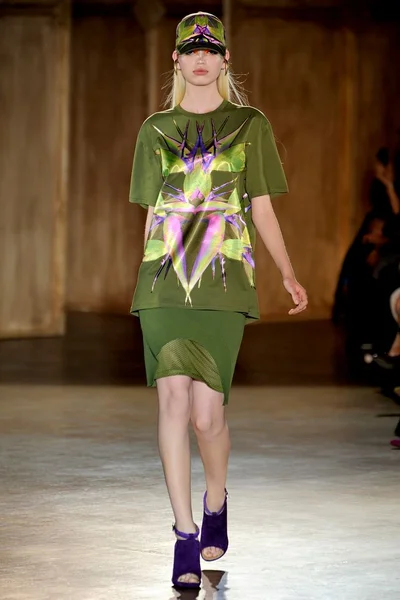 Look 18